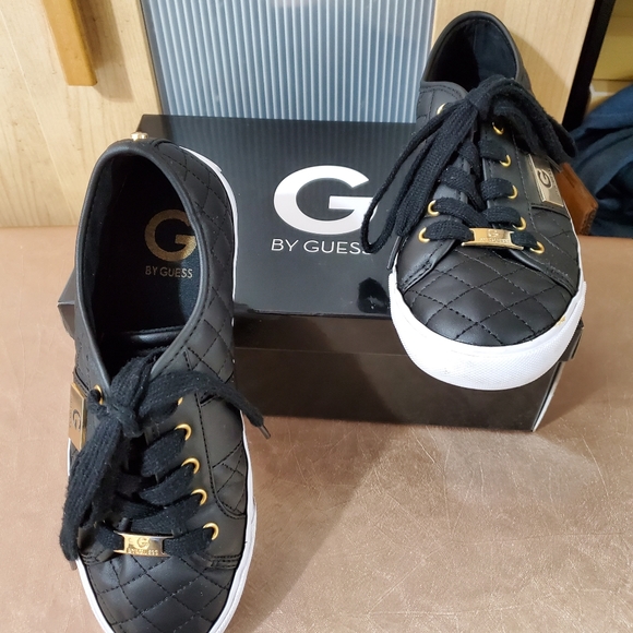 Guess Backer Sneakers - Picture 6 of 6